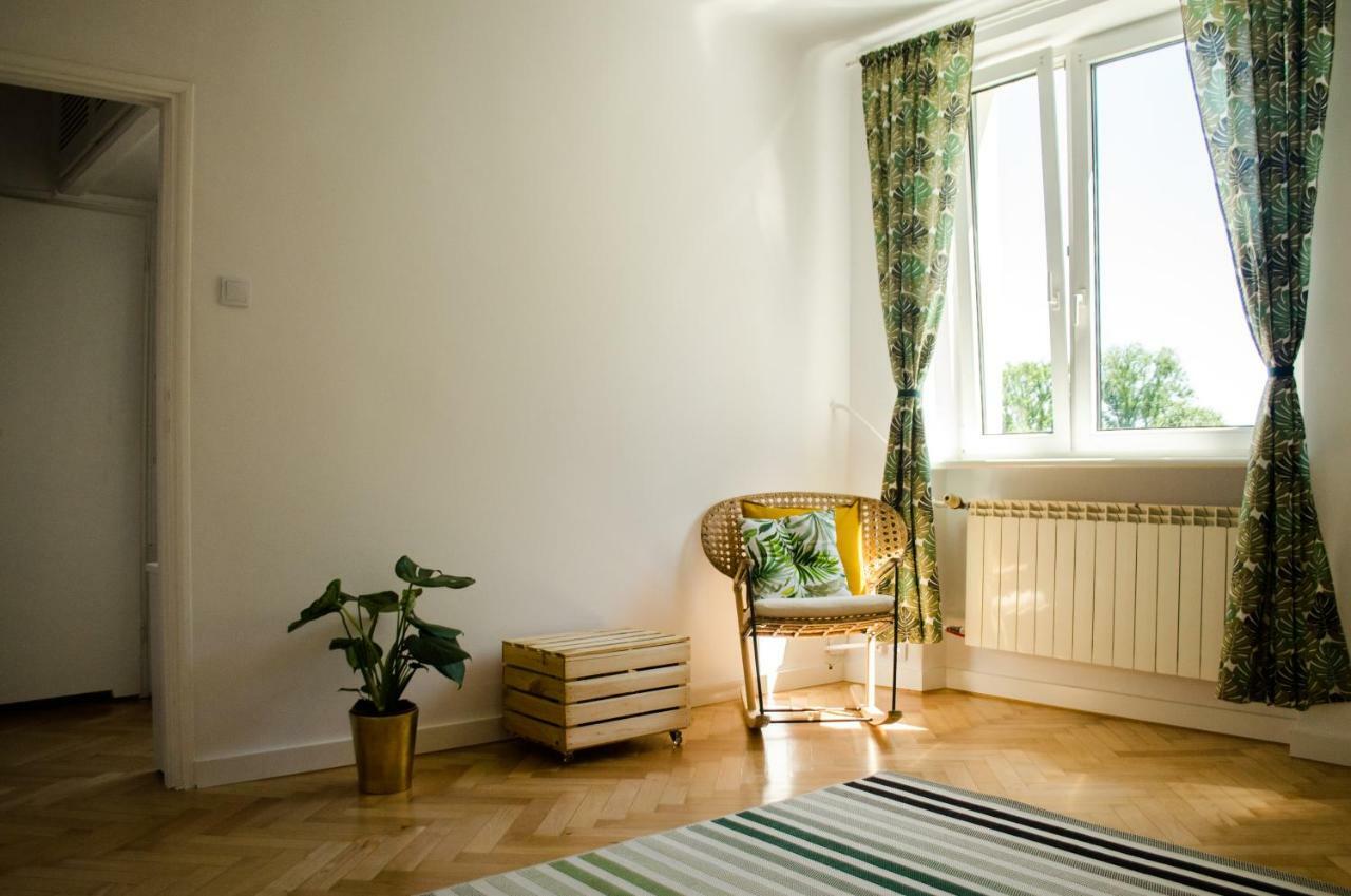 Slow Life Apartment Next To Metro Station Varsovia Exterior foto